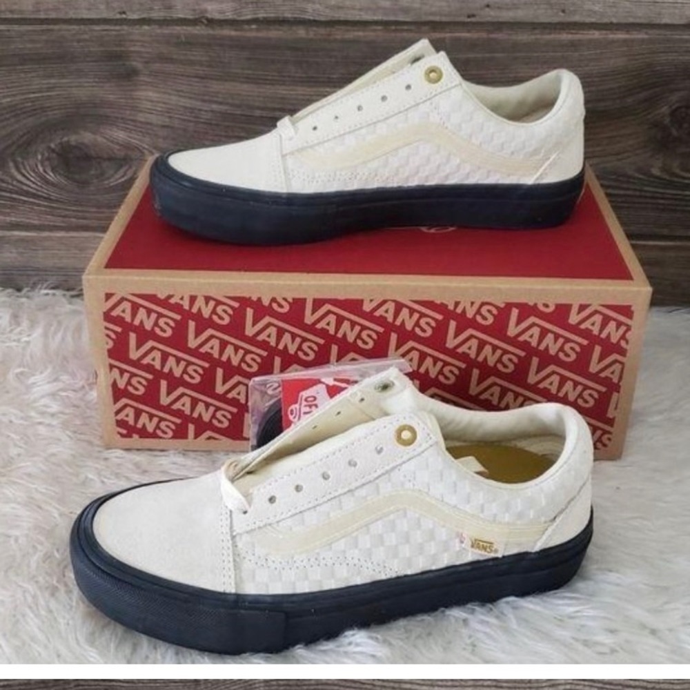 New Vans Old Skool Pro Lizzie Armanto SE White Black Sneakers